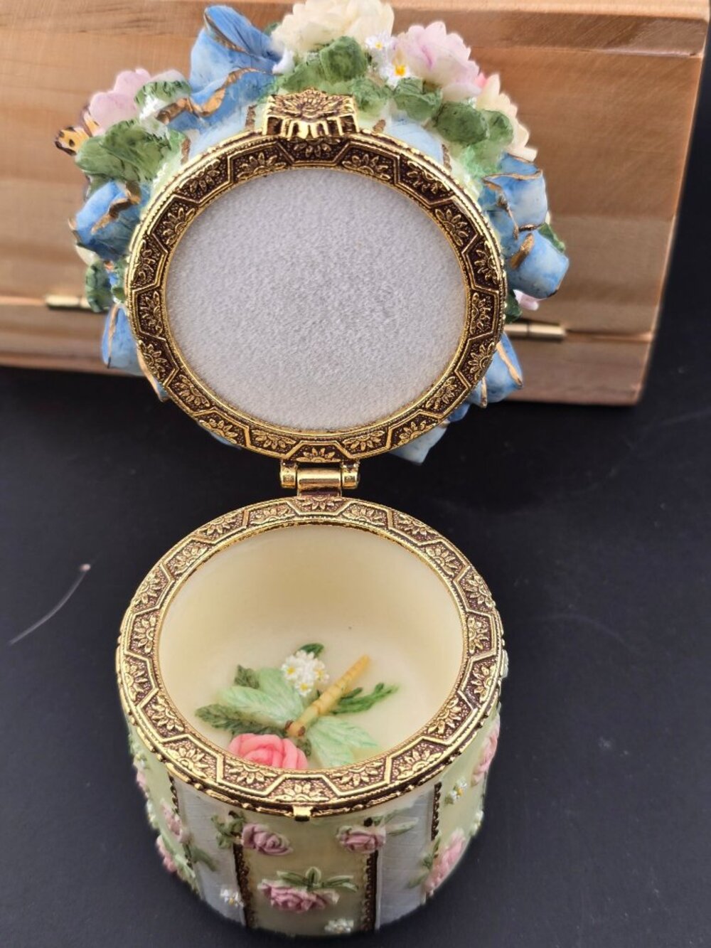 Flower and Butterfly Porcelain Trinket Box 3" Tall READ - Picture 11 of 16